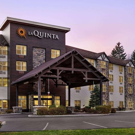 La Quinta Inn & Suites By Wyndham Lake George Exteriér fotografie