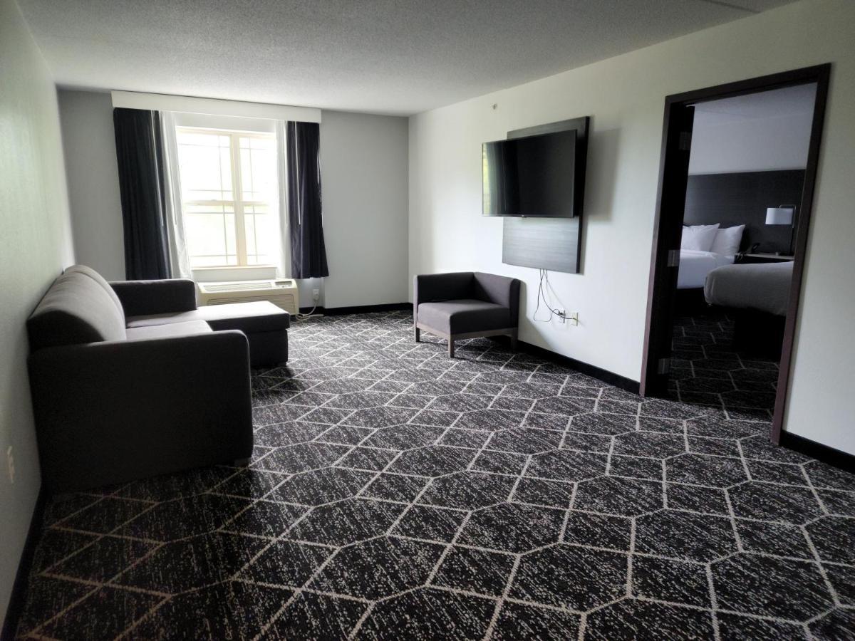 La Quinta Inn & Suites By Wyndham Lake George Exteriér fotografie