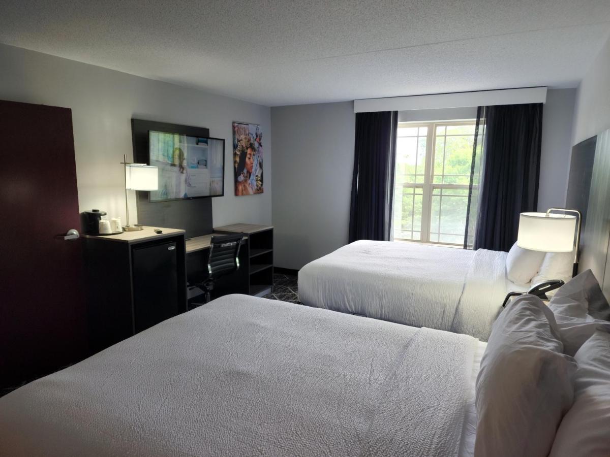 La Quinta Inn & Suites By Wyndham Lake George Exteriér fotografie