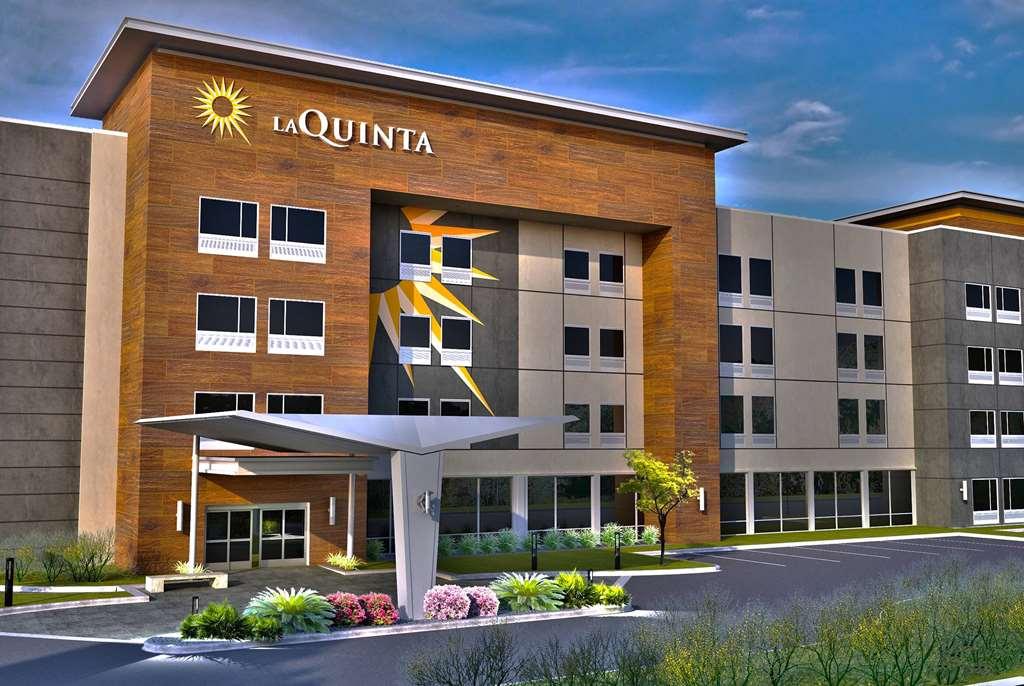 La Quinta Inn & Suites By Wyndham Lake George Exteriér fotografie