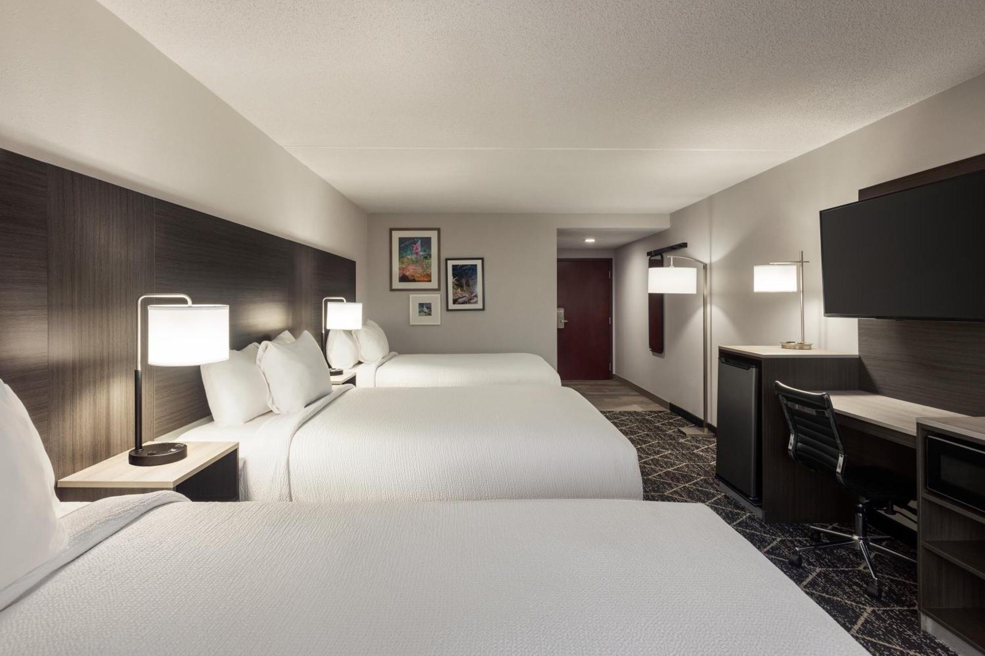 La Quinta Inn & Suites By Wyndham Lake George Exteriér fotografie