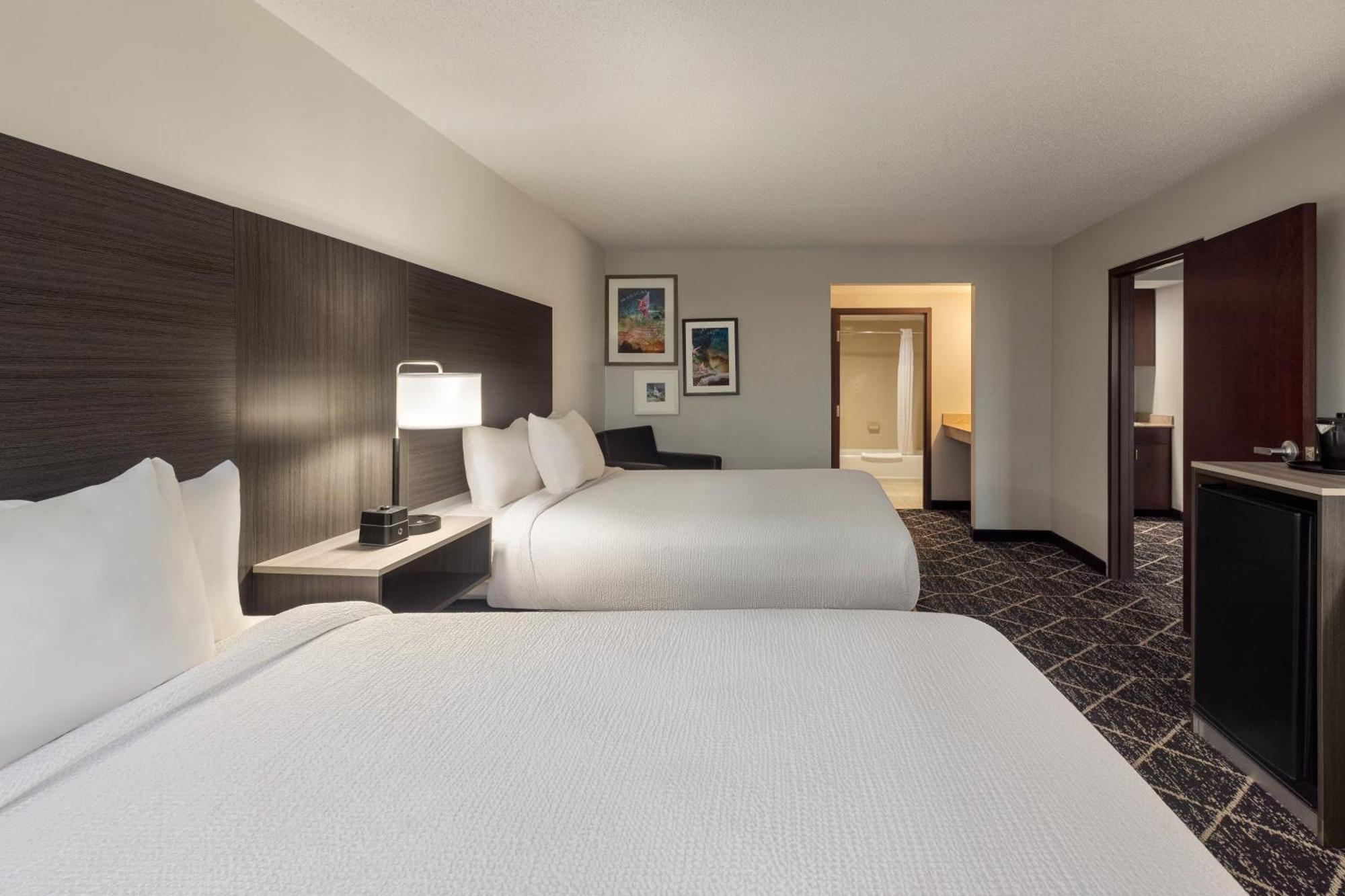 La Quinta Inn & Suites By Wyndham Lake George Exteriér fotografie