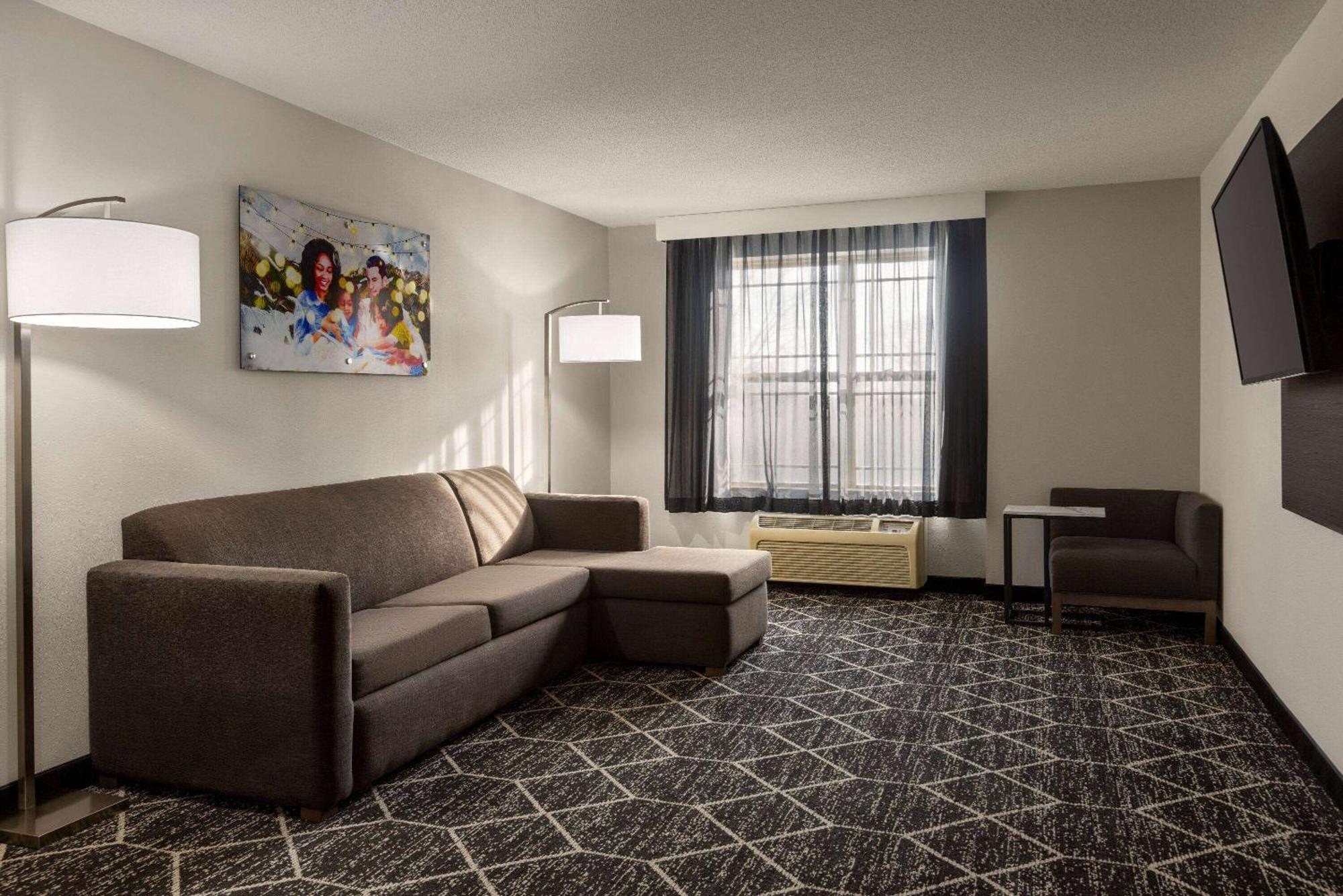 La Quinta Inn & Suites By Wyndham Lake George Exteriér fotografie