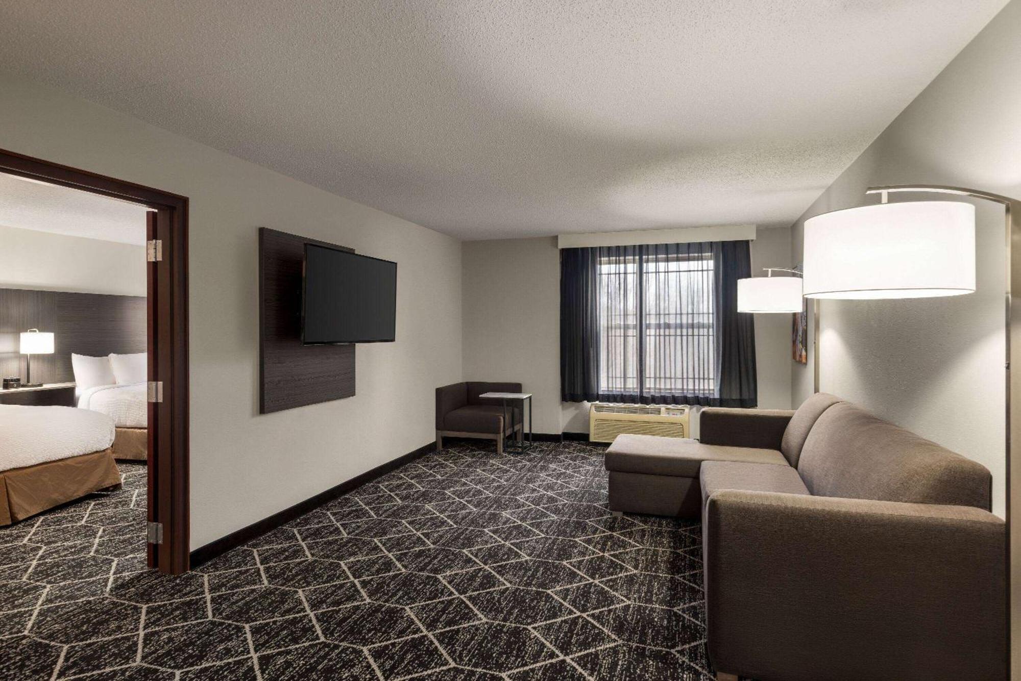 La Quinta Inn & Suites By Wyndham Lake George Exteriér fotografie