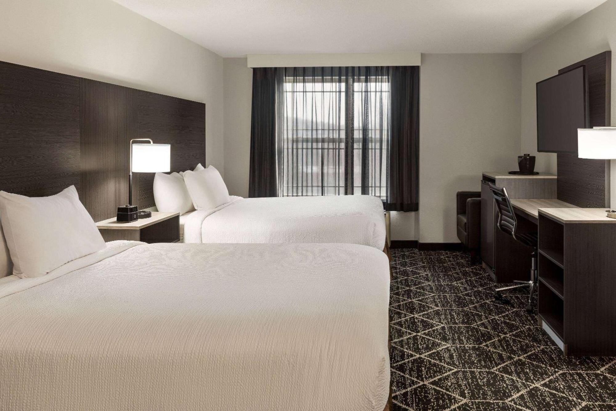 La Quinta Inn & Suites By Wyndham Lake George Exteriér fotografie