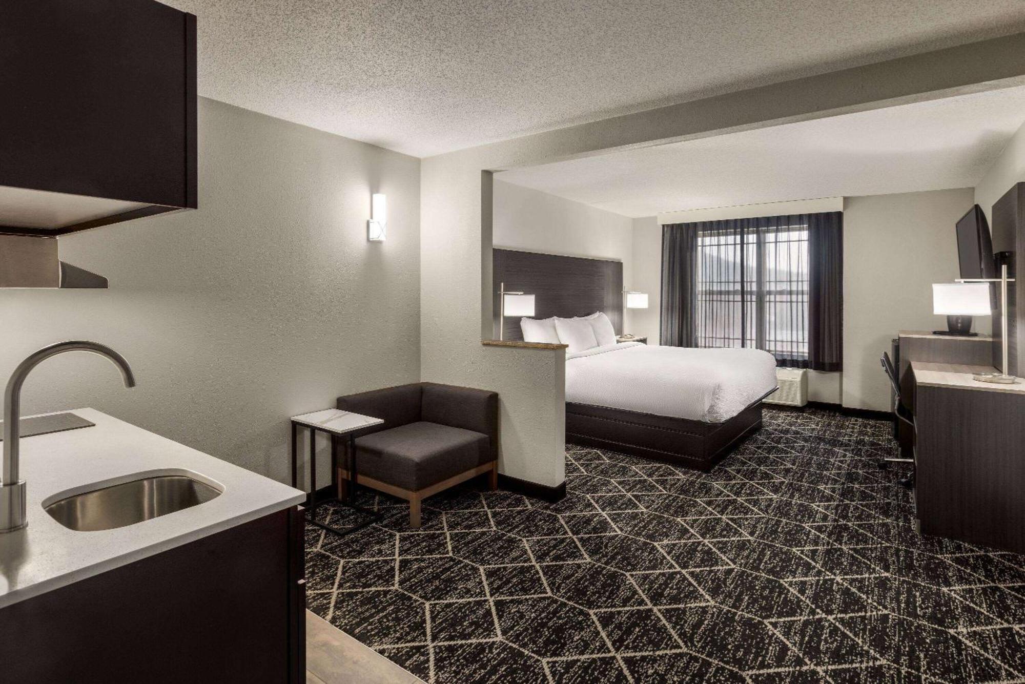 La Quinta Inn & Suites By Wyndham Lake George Exteriér fotografie