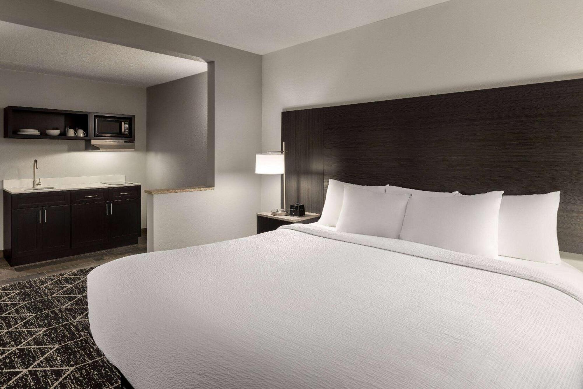 La Quinta Inn & Suites By Wyndham Lake George Exteriér fotografie